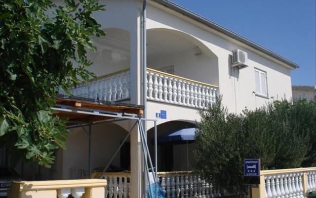 Villa Miličević Ap (6+2) – Hébergement île Vir Croatie