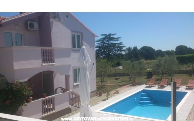 Appartements with swimming pool-Crno – Hébergement Zadar Croatie