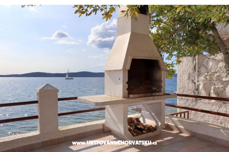 Appartements Mikulandra sur la plage – foto 2