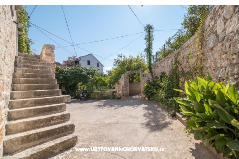 * Dvori * – foto 7