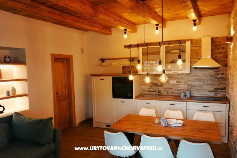 Dalmatinska kamena kuća – foto 21