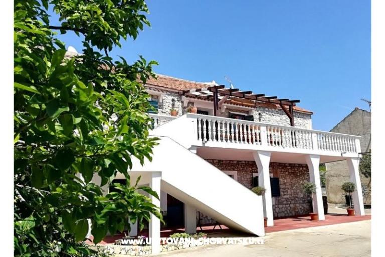 Dalmatinska kamena kuća – foto 33