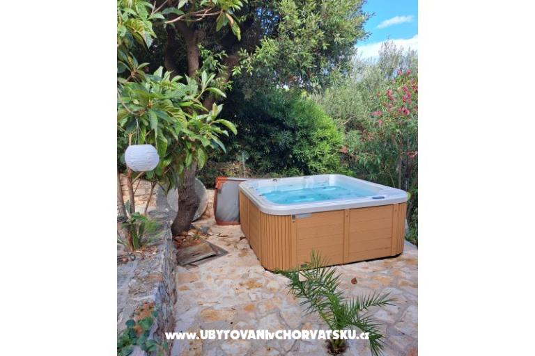 PRIVATE JACUZZI Sea View Maison  – foto 8