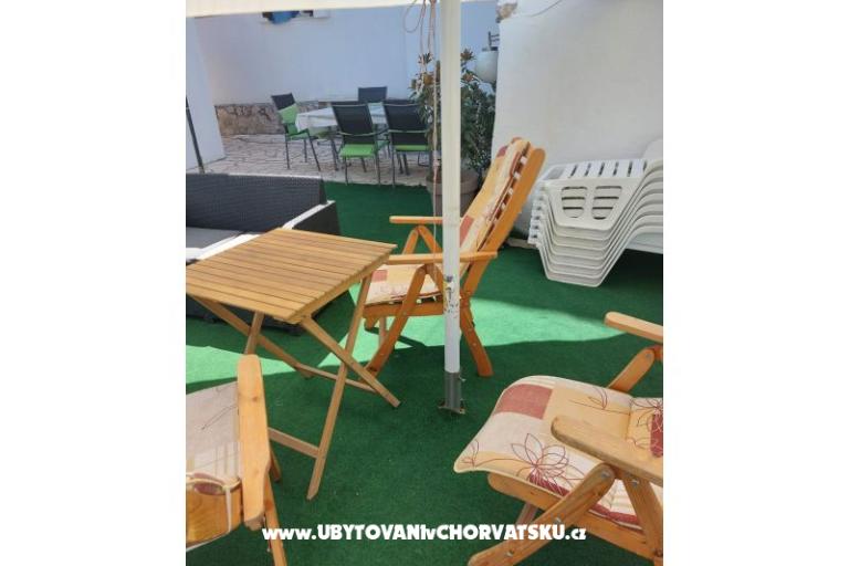 Appartements Dinko s grijanim bazenom – foto 15