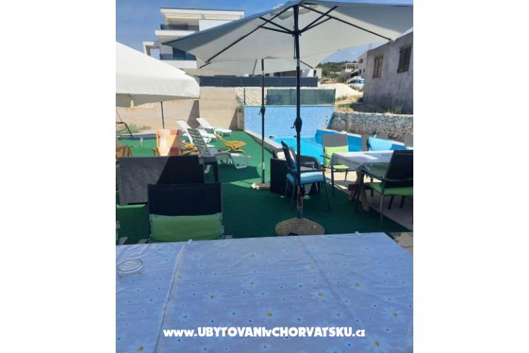 Appartements Dinko s grijanim bazenom – foto 8