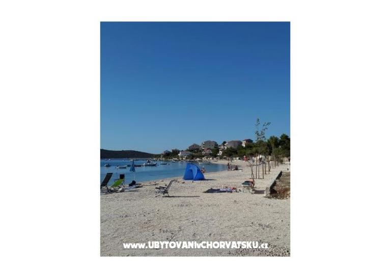 Appartements Dinko s grijanim bazenom – foto 9
