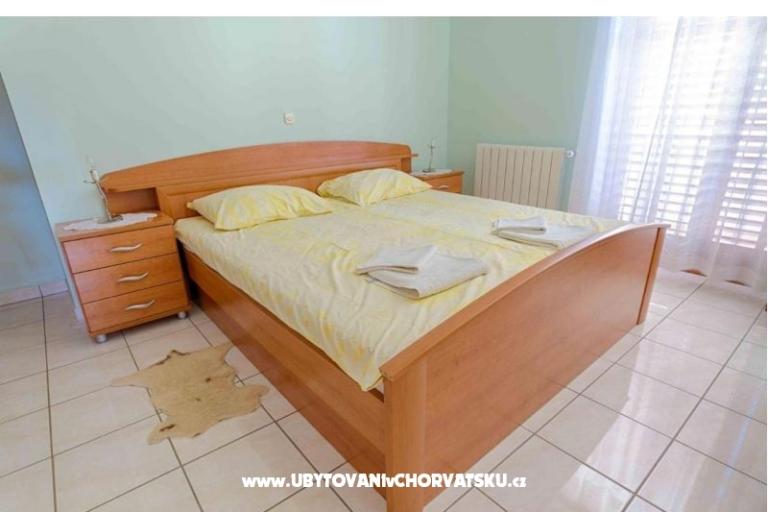 Ariela sur la plage – foto 10