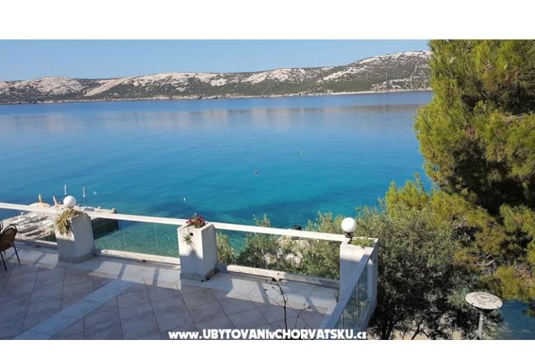 Ariela sur la plage – foto 4