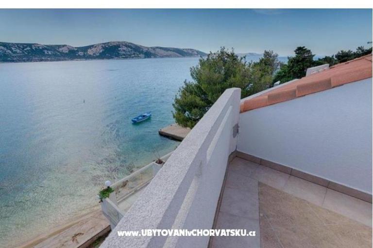 Ariela sur la plage – foto 6