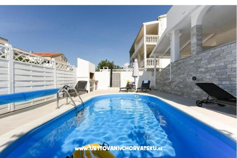 Appartement avec piscine and jacuzzi – foto 29