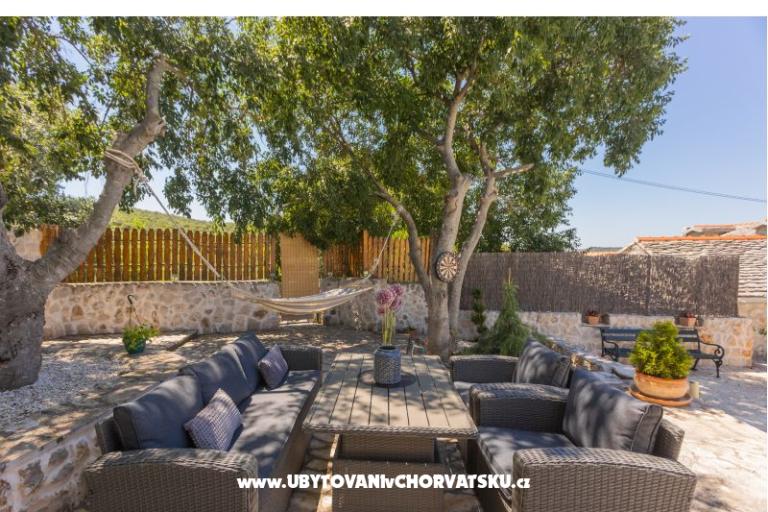 Kamene kuće Nikola – foto 3