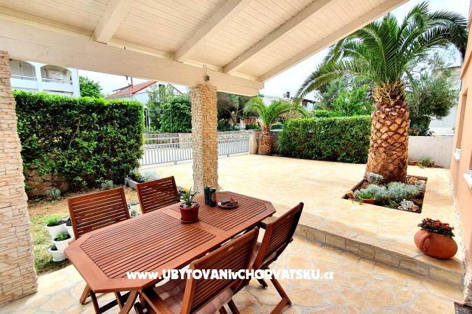 Happy Pineapple Appartements Vir – foto 2