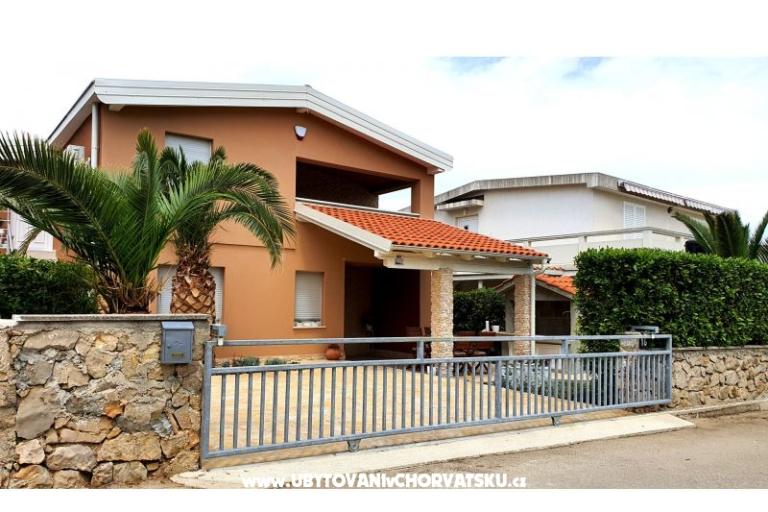 Happy Pineapple Appartements Vir – foto 9